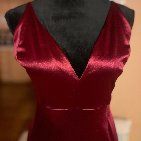 Gorgeous Windsor ruffle burgundy night dress size L New nonTags - Picture 4 of 6